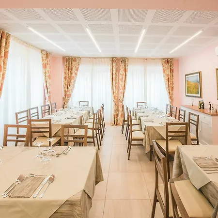 Hotell Rosa 4*